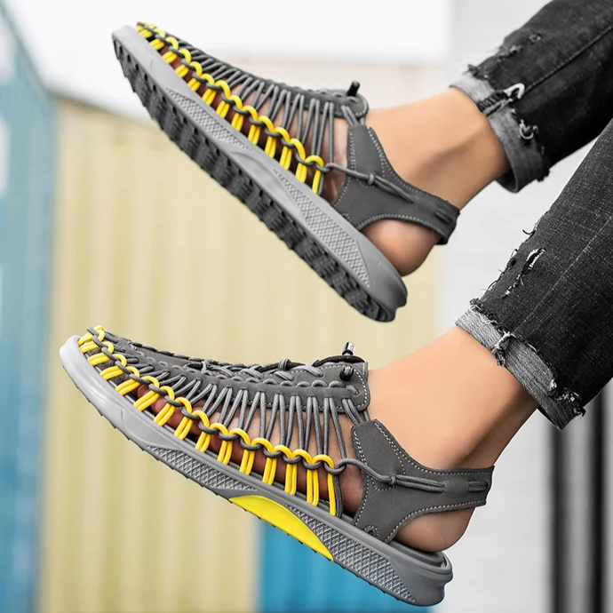 Adjustable men's walking sandals with great comfort.