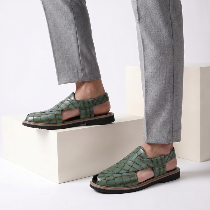 Comfortable men's Brenton hiking sandals for long outdoor adventures. Durable summer shoes, available in wide sizes.