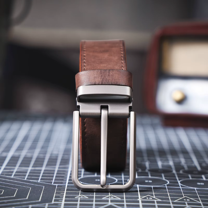Versatile black full-grain leather men's belt, Buckhorn design, durable casual accessory.