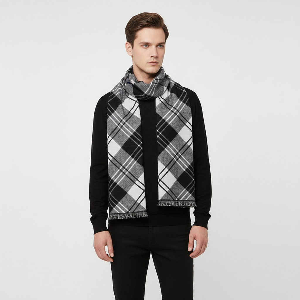 Comfortable men's checked scarf in a cashmere blend, perfect for warmth.