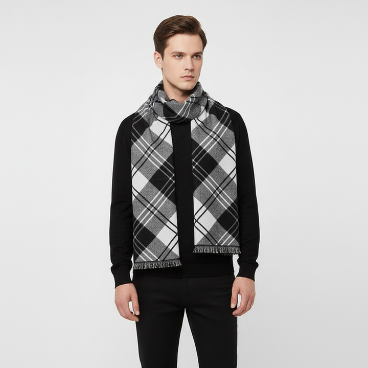 Comfortable men's checked scarf in a cashmere blend, perfect for warmth.