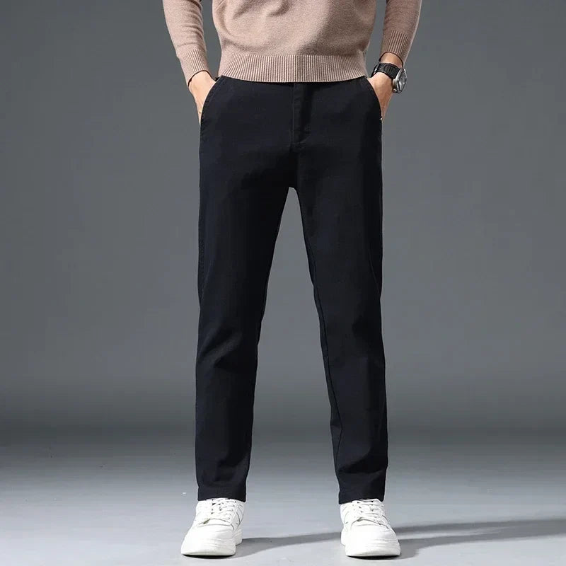 Modern men's wrinkle-resistant Castello pants, ideal for stylish, comfortable, everyday fashion.