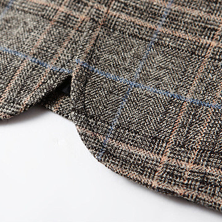 Elegant men's casual blazer, a sophisticated choice for modern men's fashion and style.