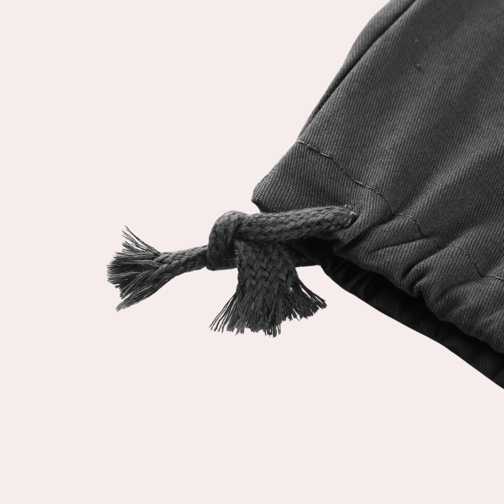 Men's everyday fashion cargo trousers, providing comfort, style, and utility.