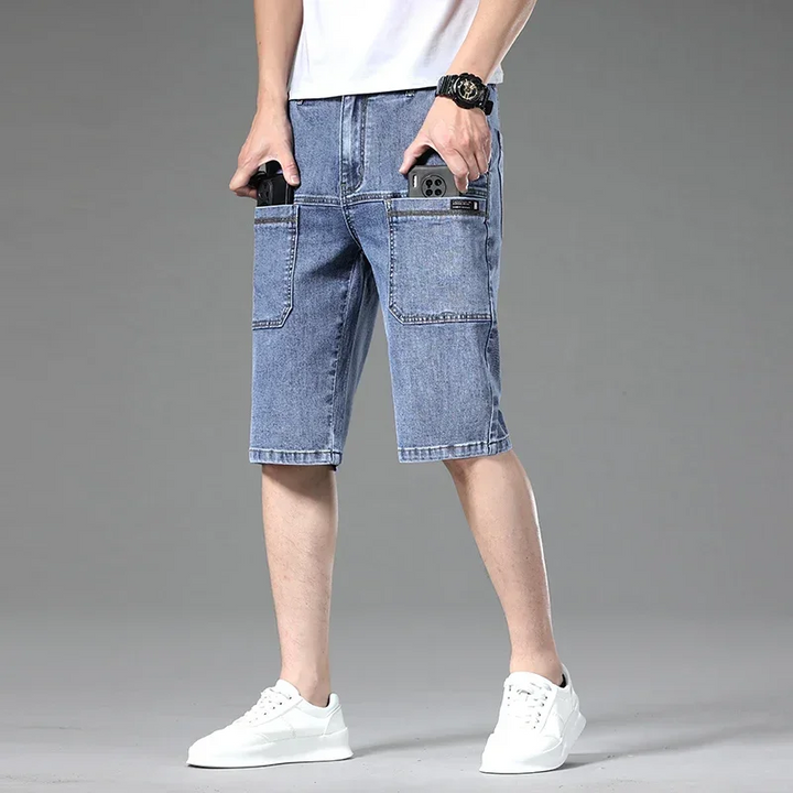 Comfortable men's multi-pocket utility shorts, relaxed fit, perfect for casual summer wear.