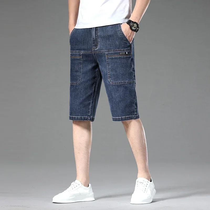 Versatile men's utility shorts with multiple pockets, relaxed fit style for comfortable casual outfits.