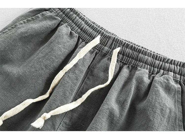 Men's summer fashion shorts featuring practical pockets, ideal for beach days and vacation comfort.