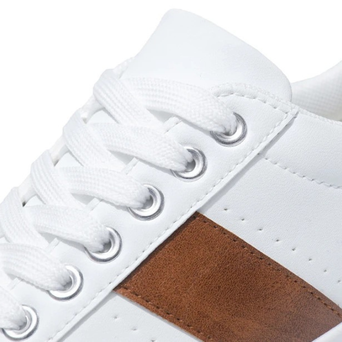 Stylish men's casual shoes, practical and comfortable for versatile everyday wear.
