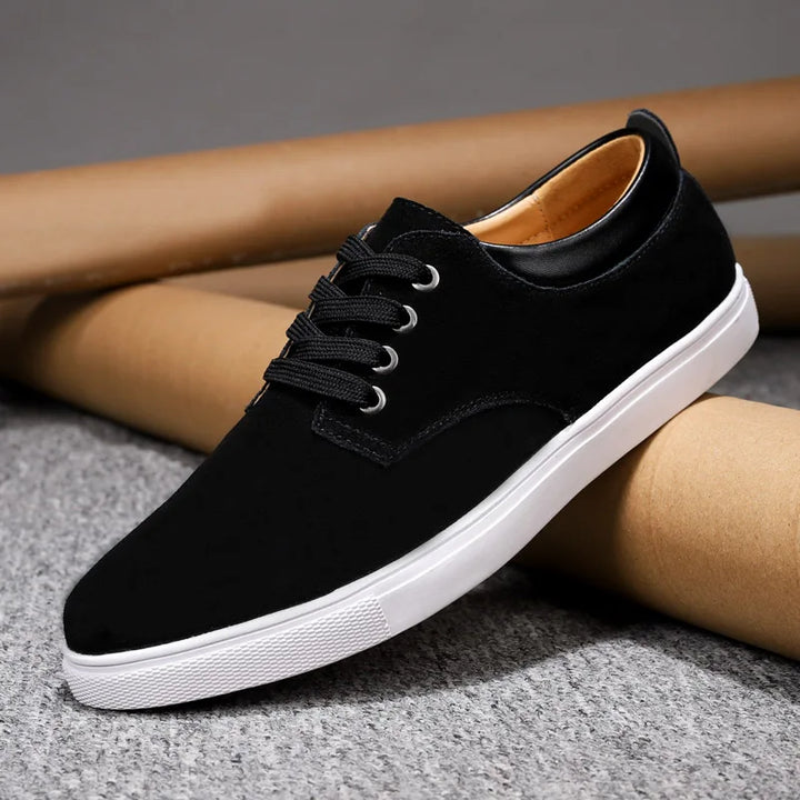 Comfortable men's everyday sneakers, ideal for versatile casual fashion.