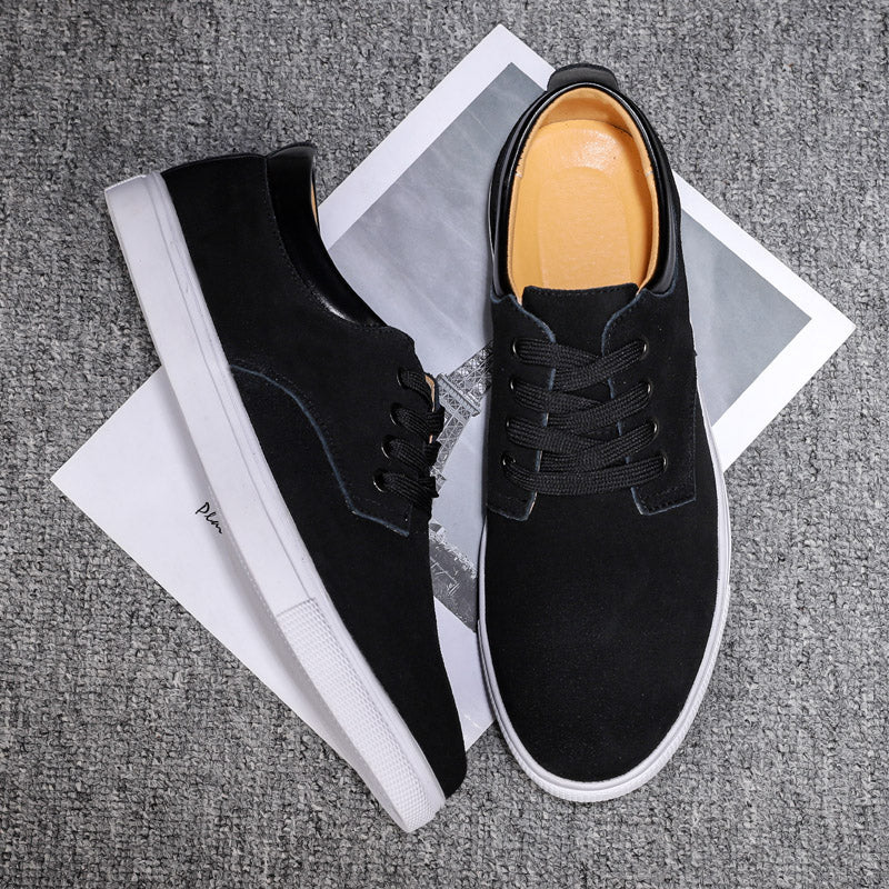 Modern men's casual shoes, offering exceptional comfort for daily wear.