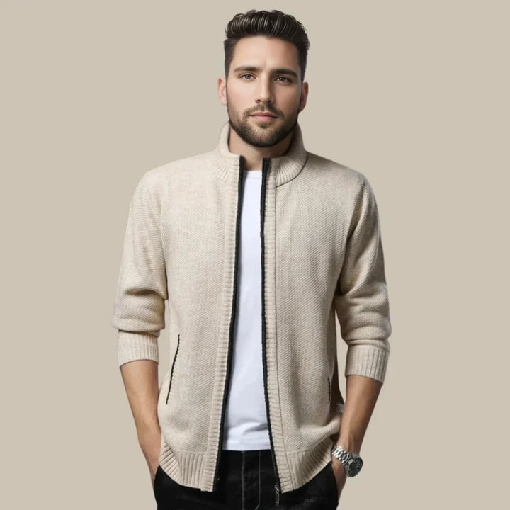 Men's casual full-zip vest, ideal for everyday layering. Comfortable and timeless design for versatile outfits.