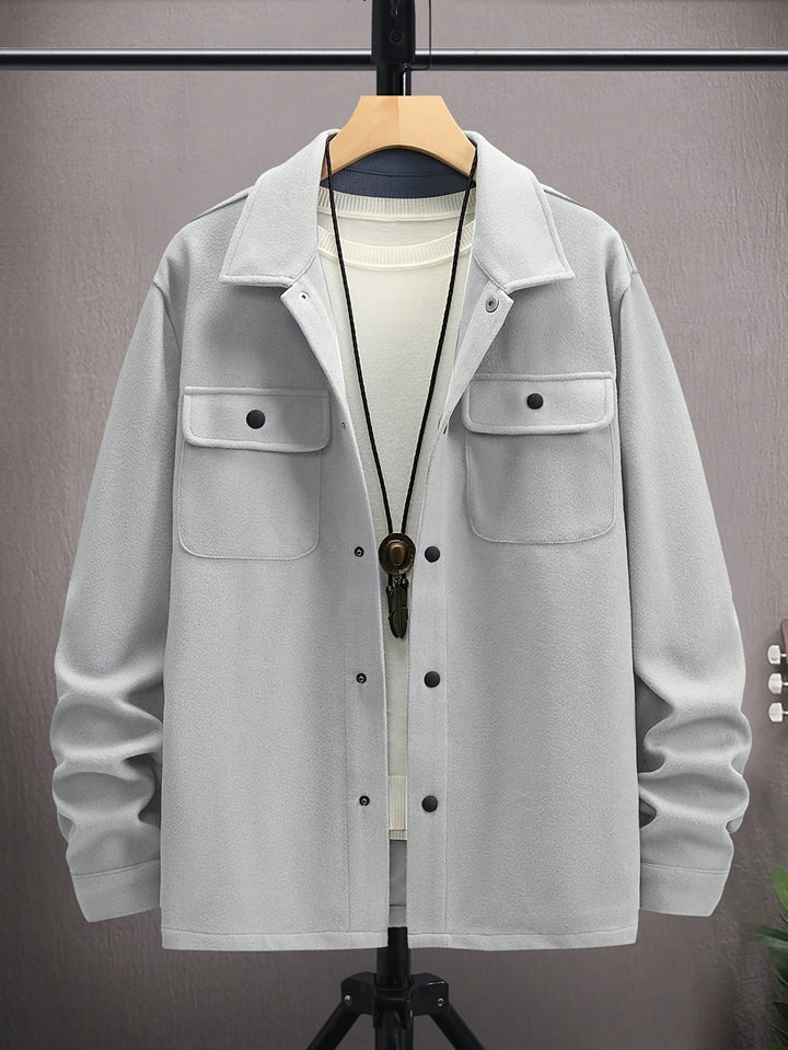 Men's casual jacket with stylish flap pockets, perfect for everyday wear and versatile fall fashion.