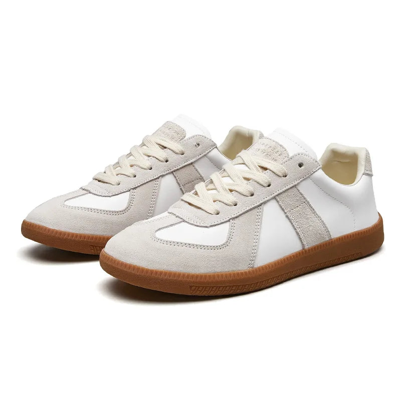 Non-slip men's low top sneakers, comfortable and versatile lace-up footwear for daily use.
