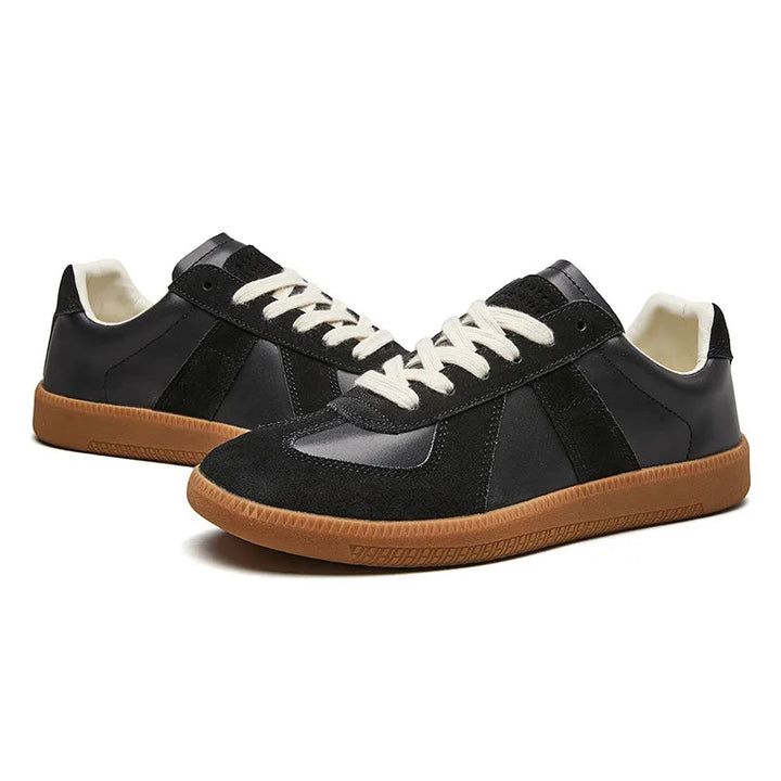 Trendy men's low top sneakers, comfortable lace-up design for casual fashion and versatile wear.