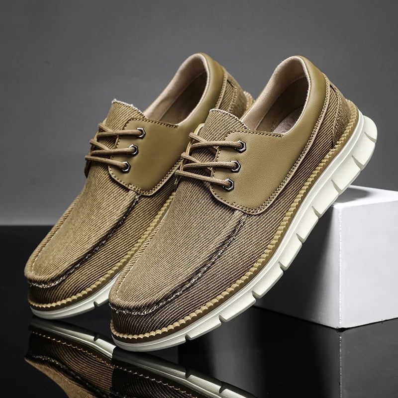 Stylish men's slip-on loafers, perfect for easy wear and versatile everyday fashion. Comfortable casual footwear.