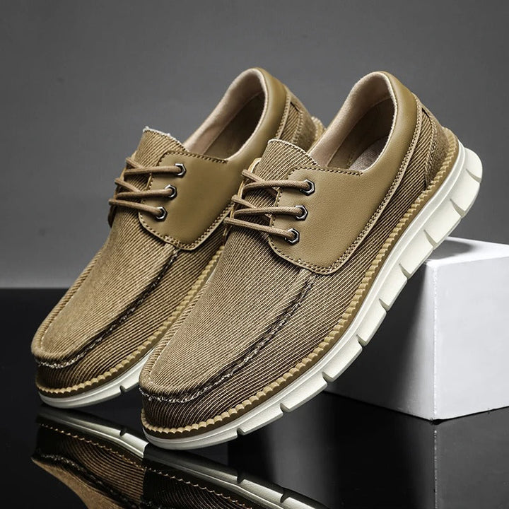 Stylish men's slip-on loafers, perfect for easy wear and versatile everyday fashion. Comfortable casual footwear.
