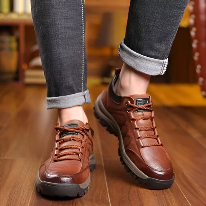 Men's non-slip walking shoes, casual slip-on style. Features arch support for comfortable daily wear.