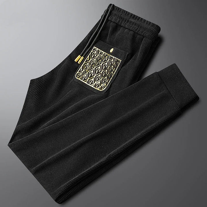 Men's Cavo pants: premium comfort, contemporary design, and eye-catching gold detail.