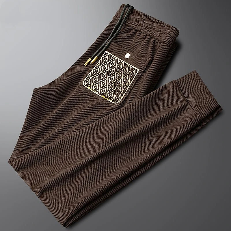 Stylish men's Cavo pants with a modern fit & subtle gold details, perfect for any occasion.