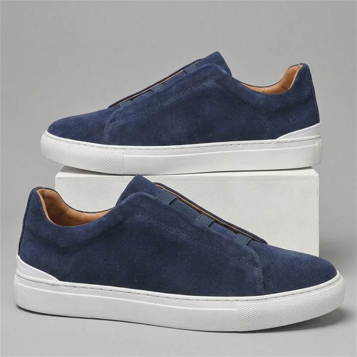 Stylish men's Chelsea sneakers, black leather, casual footwear. Perfect for everyday fashion & comfort.