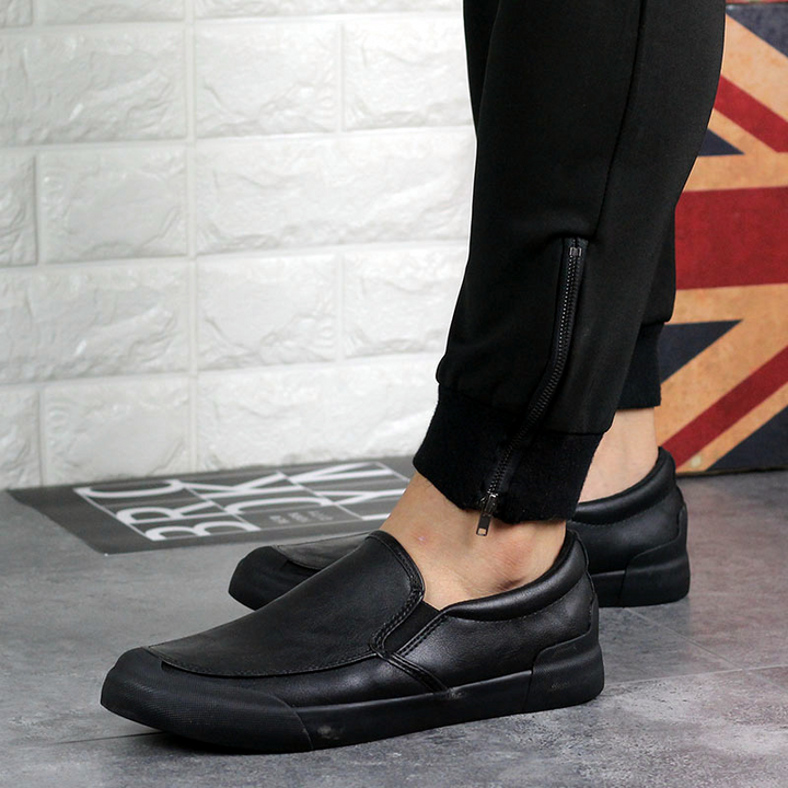 Men's slip-on sneakers in Chelsea style. Available in tan, brown, gray, black, red. Comfortable casual shoes.
