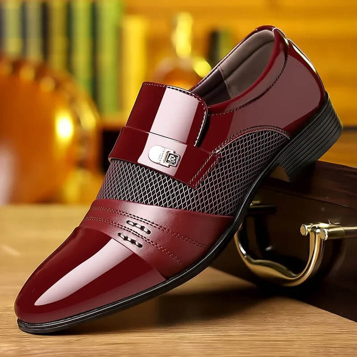 Professional men's fashion dress shoes in sleek black, versatile for business, formal parties, and elegant daily wear.