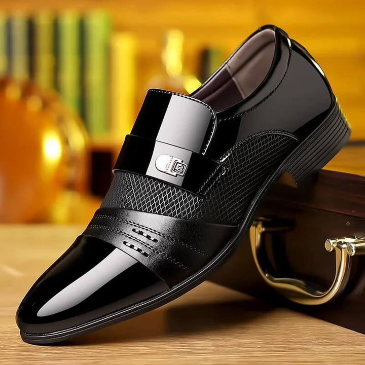 High-quality men's black oxford formal shoes, essential elegant footwear for business events & sophisticated attire.