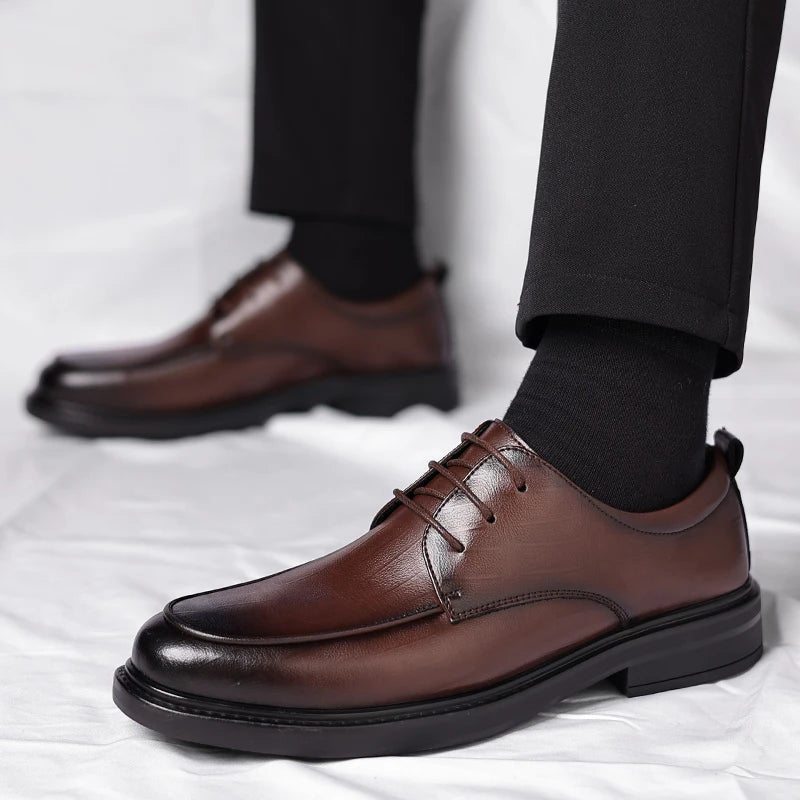 Men's comfortable brown leather lace-up dress shoes, combining classic style with professional elegance.