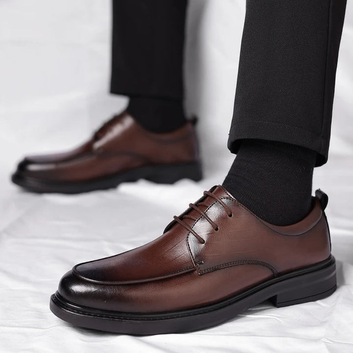 Men's comfortable brown leather lace-up dress shoes, combining classic style with professional elegance.
