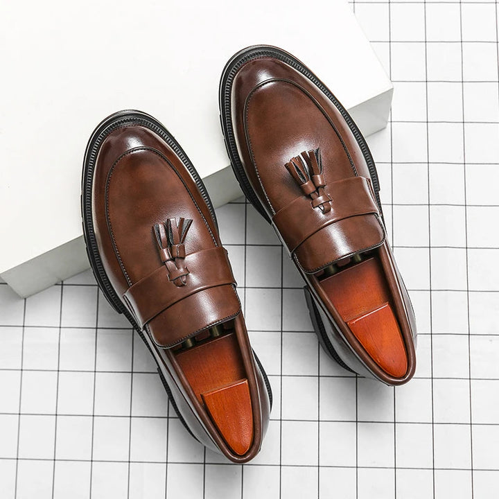 Stylish men's black leather tassel loafers, comfortable slip-ons for smart casual attire & daily elegance.