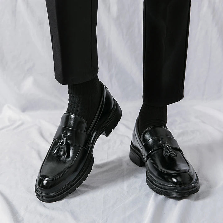 Men's classic brown tassel loafers, versatile for formal, business & smart casual outfits. Slip-on comfort.