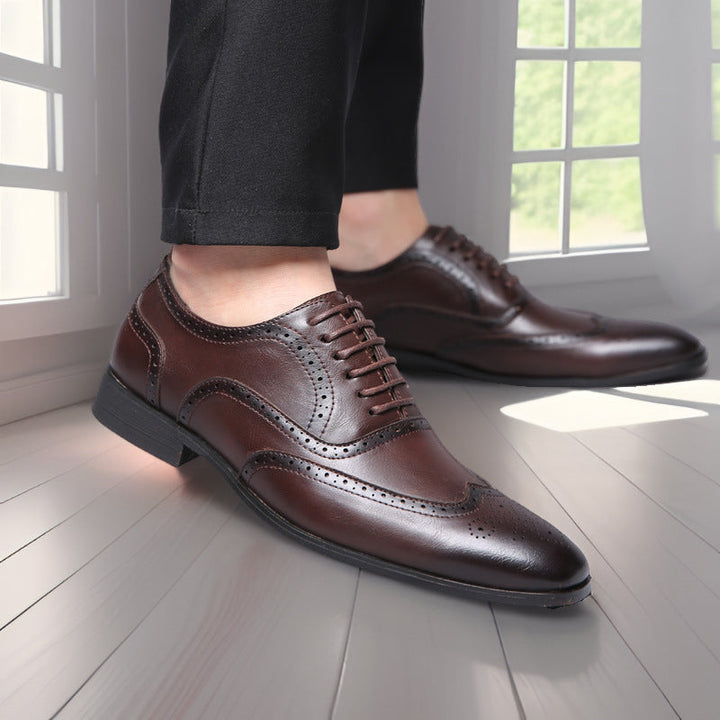 Elegant black leather men's Oxford brogue dress shoes, perfect for sophisticated style.