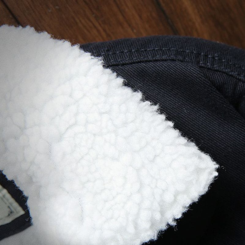 Durable men's blue denim jacket with classic design, essential winter outerwear for versatile everyday fashion.