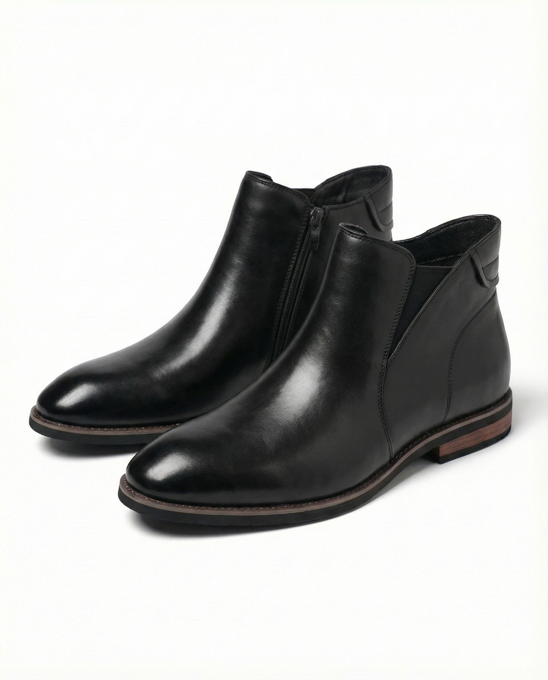 Elegant men's black leather Chelsea boots, side zip for ease, a classic and durable choice for men's fashion.