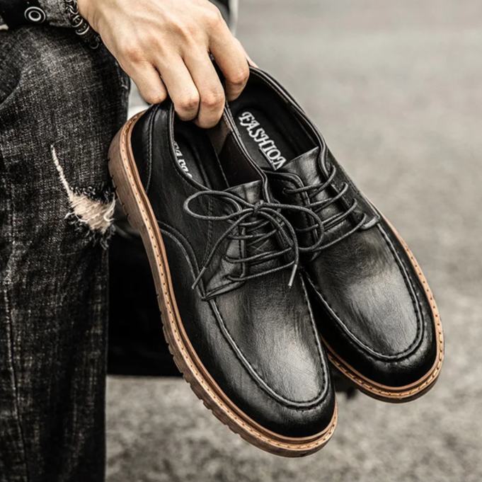 Elegant black men's classic lace-up Derby shoes, ideal for sophisticated formal events. Premium and comfortable.