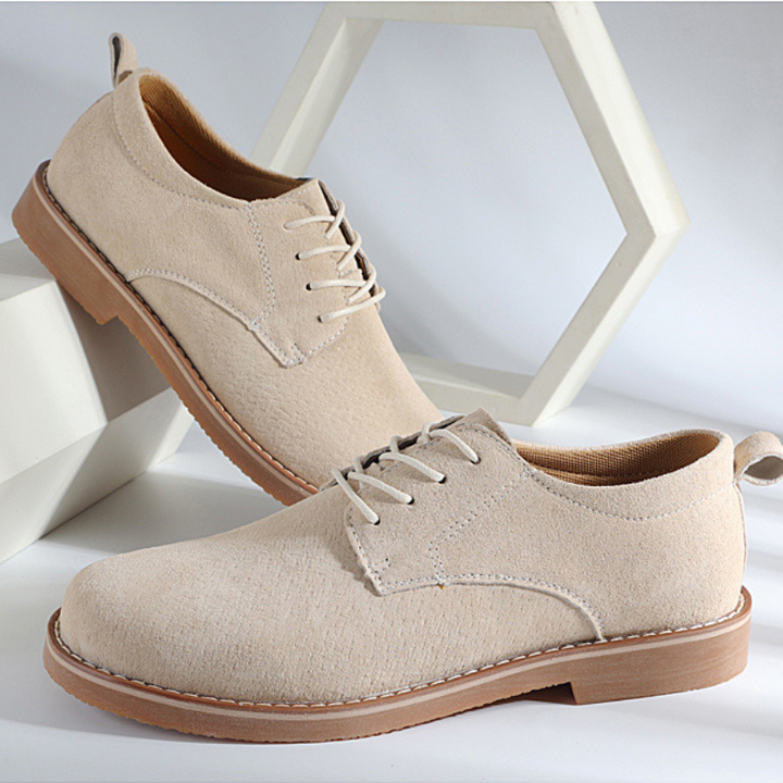 Stylish men's classic Oxford dress shoes in rich brown leather, ideal for formal occasions and sophisticated fall fashion.