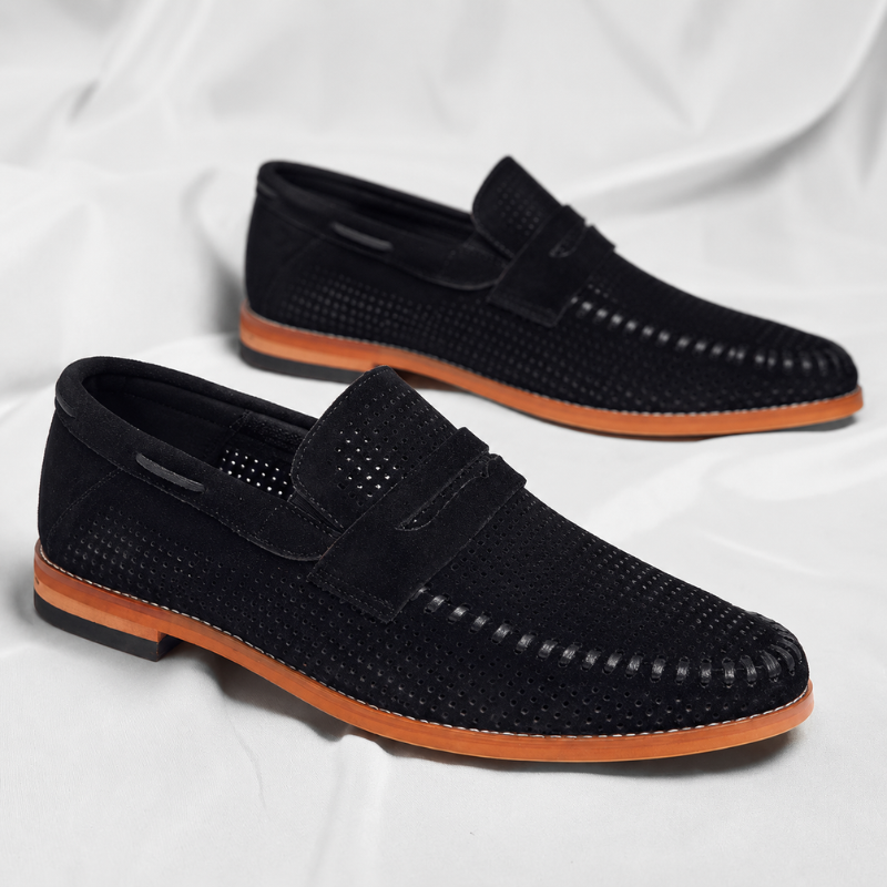 Elegant men's classic penny loafers for a polished look, suitable for both casual and formal occasions.