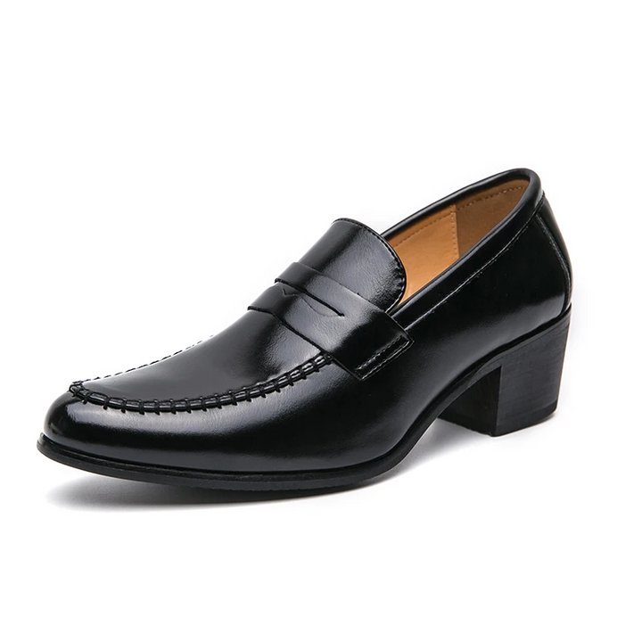 Versatile men's classic slip-on loafers, suitable for both dressy workwear & comfortable casual outfits.