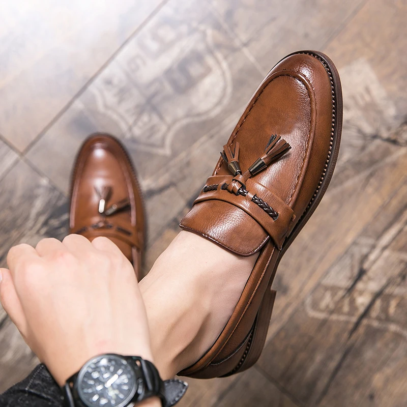 Mens brown leather tassel loafers, a comfortable slip-on style for sophisticated casual fashion.