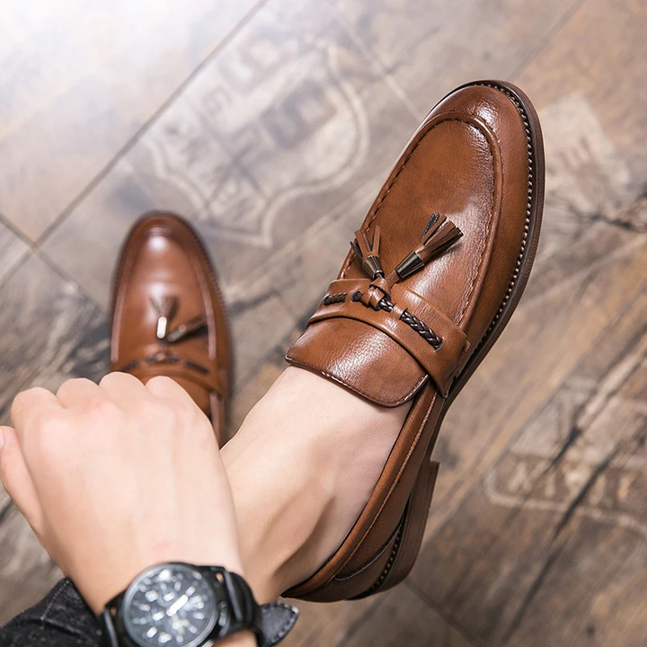 Mens brown leather tassel loafers, a comfortable slip-on style for sophisticated casual fashion.