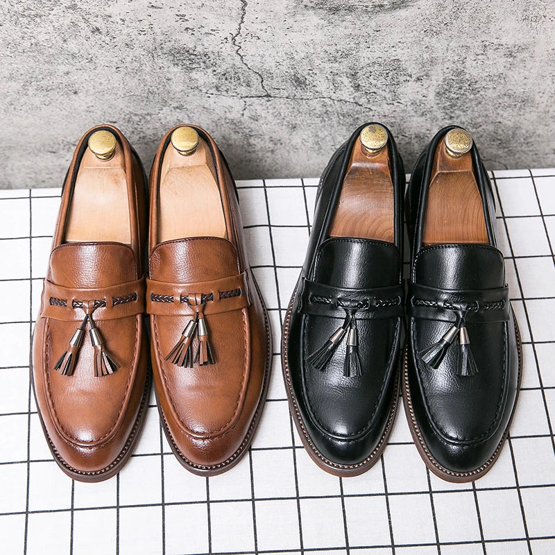 Men's classic leather tassel loafers, offering a polished style and all-day comfort for modern gentlemen.