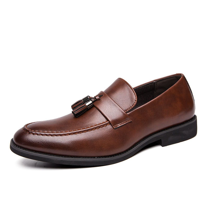 Elegant men's tassel shoes, a comfortable and polished choice for any occasion.