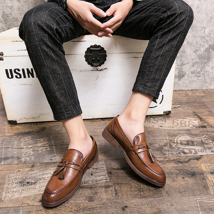 Timeless men's formal shoes: classic tassel loafers that combine style with all-day comfort.