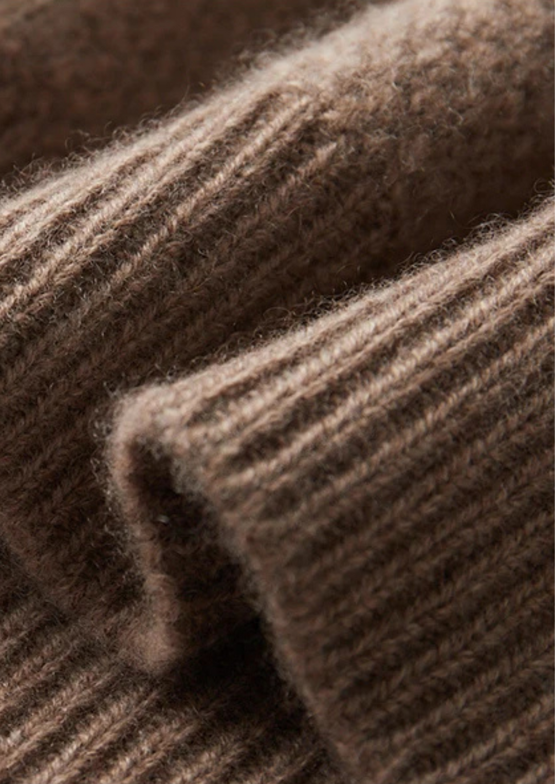 Men's crew neck sweater featuring a timeless cable knit pattern. Ideal cozy knitwear for winter comfort.