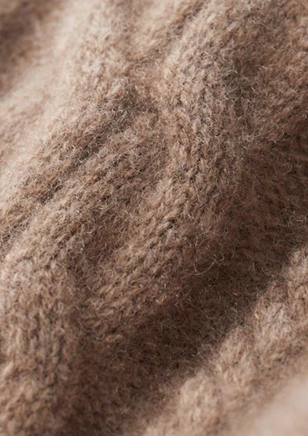 Stylish men's cable knit crew neck sweater, a warm essential for winter fashion and casual elegance.