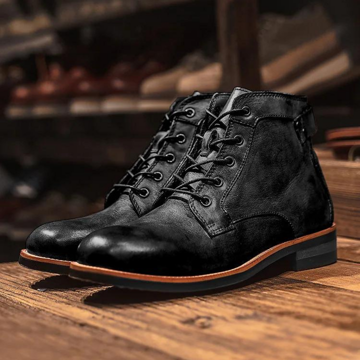 Rugged Cassian men's boots, ideal casual footwear, blending classic design with durable construction for comfort.