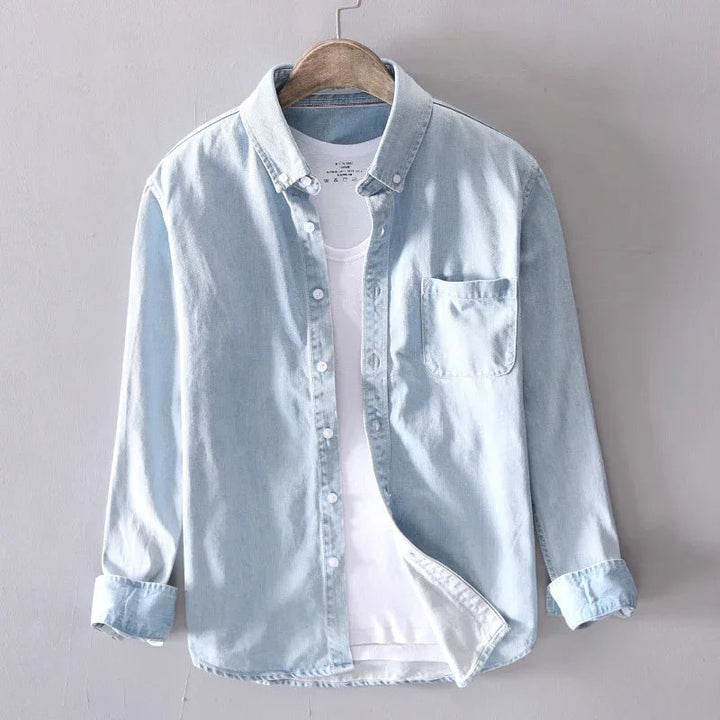 Stylish men's button-down casual shirt in a classic design, ideal for everyday and versatile outfits.