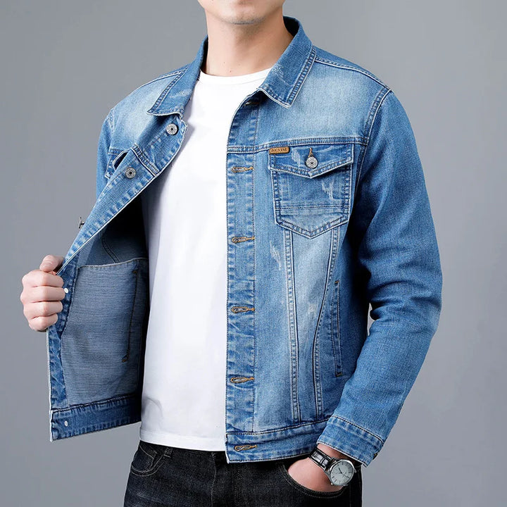 Stylish men's spring/fall jacket, comfortable outerwear with a classic fit.
