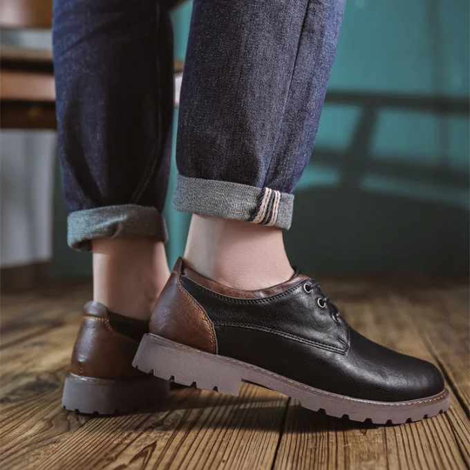 Black Cedar Ridge Oxfords. Men's versatile office wear shoes, offering timeless style & comfort.