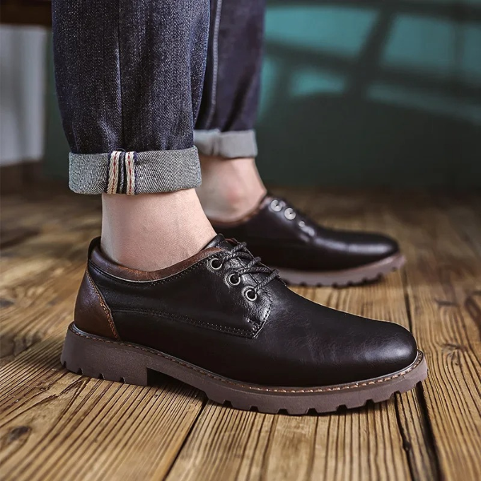 Comfortable Men's Cedar Ridge Oxfords in dark brown. Everyday wear, versatile classic dress shoes.